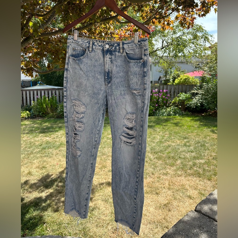 Garage Distressed Jeans